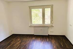 Absolute Ruhelage am Grünzug / Großzügige 3–4-Zi.-Wohnung / Südbalkon / Hobbyraum / Einzelgarage – Milbertshofenerstr. 57 B, 80807 Milbertshofen, München – Vorschaubild 8
