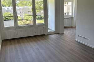 Bequem mit dem Aufzug zur Wohnung // 1.OG Wohnung 1 – Breslauer Str. 277, 38440 Laagberg, Wolfsburg – Vorschaubild 3