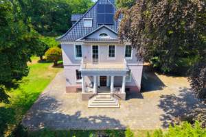 Freistehende Herrenhaus Villa auf 6500m² Parkgrundstück und Traum-Poollandschaft in Wiescheid