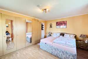 Zentrales Zweifamilienhaus mit großem Garten und drei Garagen in Nähe des Chiemsees – Rosenheim (Kreis) – Vorschaubild 8