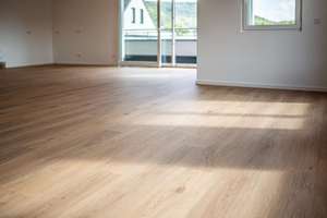 Großzügiges Penthouse mit 360° Dachterrasse, Weitblick und 65 m² Wohn-/Essbereich im Zentrum Jenas – Die vollständige Adresse der Immobilie erhältst du vom Anbieter., 7743 Jena-Zentrum, Jena – Vorschaubild 6