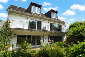 Freistehendes und großzügiges Einfamilienhaus mit Einliegerwohnung
