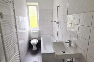 Alles neu! Renovierte 2,5 Raum Wohnung in ruhiger und zentraler Lage!