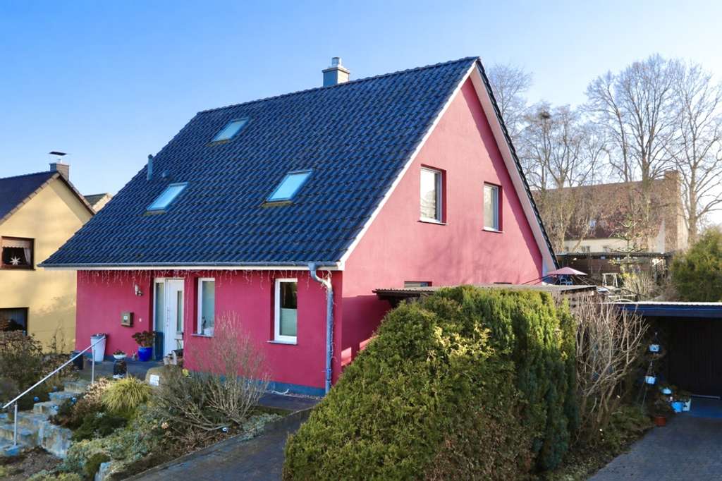 Immobilie in Laage - Ihr neues Familienglück in Liessow -
Ca.154m² Wohnfläche, 5 Zimmer, großzügiger Garten, Doppelparke - Bild 1