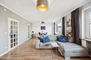 Attraktive 2-Zimmer-Wohnung mit Balkon und Tiefgaragenstellplatz – Modernisiert für Ihr Wohlbefinden