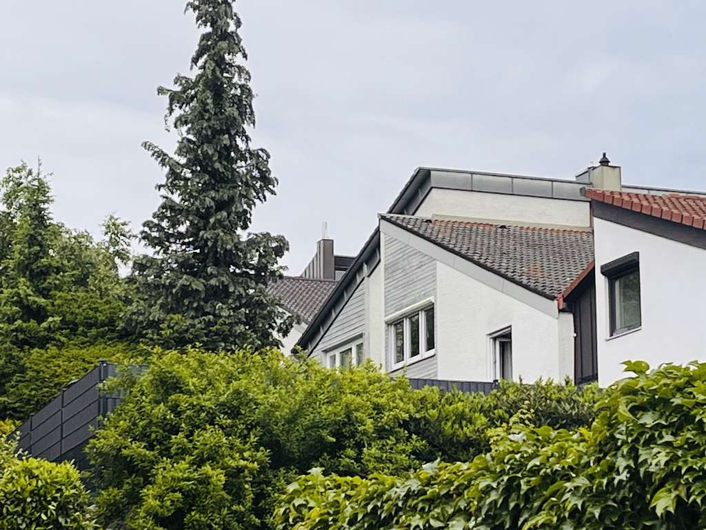Großzügiges Reihenmittelhaus, in Kliniknähe , Split- Level- Architektur