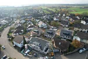 Wunderschöne Doppelhaushälfte mit eigenem Garten, Carport und Außenstellplatz in Besigheim! – Trollingerweg 14, 74354 Ludwigsburg (Kreis) – Vorschaubild 2