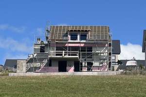 NEUBAU TRAUMHAUS (ZFH / EFH + ELW) IN ST. GEORGEN DIE WUNDERSCHÖNE BERGSTADT HERZEN DES SCHWARZWALDS – Die vollständige Adresse der Immobilie erhältst du vom Anbieter., 78112 Sankt Georgen im Schwarzwald – Vorschaubild 1