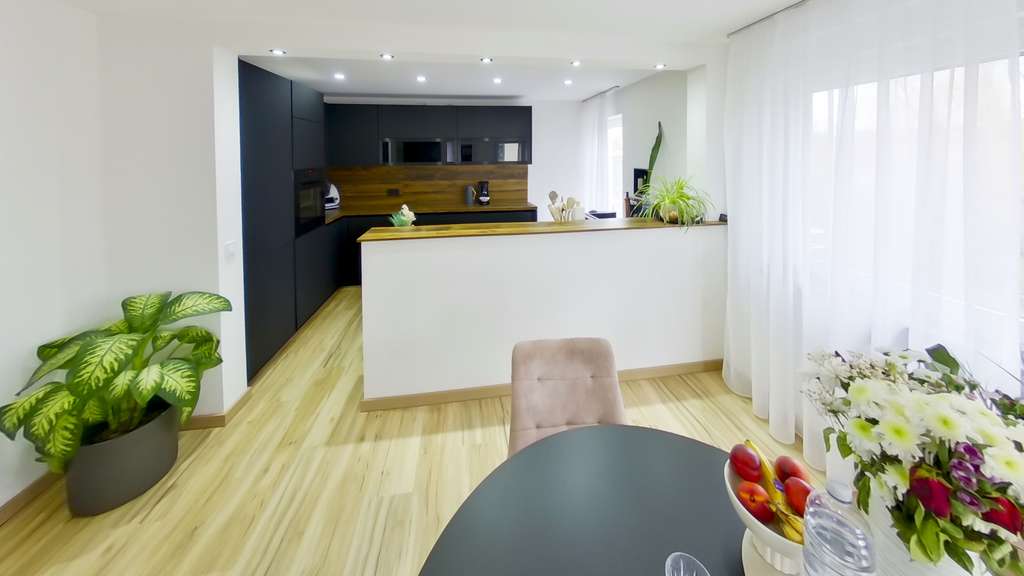 Immobilie in Oberderdingen - Top renovierte, große Wohnung zum Schnäppchenpreis! - Bild 2