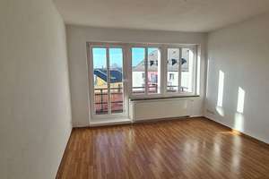 Einziehen und Wohlfühlen in der hellen Zwei-Raum-Wohnung mit Balkon – Cranachstraße 9, 9126 Lutherviertel, Chemnitz – Vorschaubild 2
