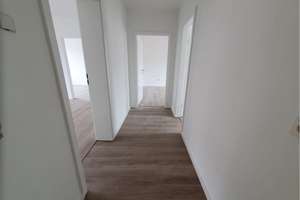 In Bremerhaven-Mitte: Sanierte 3- Zimmer Wohnung auf Wunsch mit Einbauküche – An der Allee 41, 27568 Mitte, Bremerhaven – Vorschaubild 2