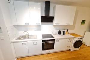 Zweitbezug 1 Zimmer voll möbliert mit EBK und Balkon 4. Stock an der Isar direkt. – Candidstrasse 21, 81543 Siebenbrunn, München – Vorschaubild 8