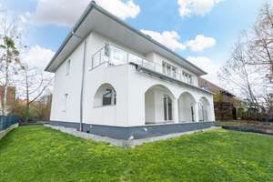Willkommen in Ihrem neuen Zuhause – mit atemberaubendem Blick über Dresden! – Die vollständige Adresse der Immobilie erhältst du vom Anbieter., 1328 Schönfeld/Schullwitz, Dresden – Vorschaubild 3