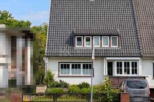 Viel Platz und großes Grundstück: 5-Zimmer-Doppelhaushälfte in ruhiger Bremer Wohnlage – Die vollständige Adresse der Immobilie erhältst du vom Anbieter., 28329 Gartenstadt Vahr, Bremen – Vorschaubild 2
