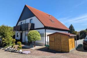 Charmante Doppelhaushälfte mit überdachter Terrasse und Pool  – Die vollständige Adresse der Immobilie erhältst du vom Anbieter., 4651 Bad Lausick – Vorschaubild 1