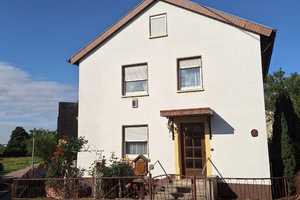 Ruhige Lage: 4-Raum-Einfamilienhaus in Gimmeldingen – Loblocher Straße 1, 67435 Neustadt an der Weinstraße – Vorschaubild 2