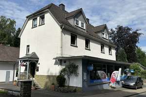 VR-IMMO: Siegen-Eiserfeld, zwei modernisierte Doppelhaushälften, ein Ladenlokal und ein Lager! – Die vollständige Adresse der Immobilie erhältst du vom Anbieter., 57080 Eiserfeld, Siegen – Vorschaubild 2