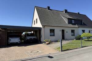 ***RESERVIERT***Gepflegte Doppelhaushälfte mit großem Garten und Doppelcarport in ruhiger Lage