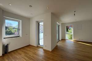 3-Zimmer-Wohnung im 1. Obergeschoss – Die vollständige Adresse der Immobilie erhältst du vom Anbieter., 83278 Traunstein – Vorschaubild 2