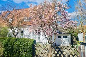 Charmanter Altbau mit Kamin, Garten & Terrasse – Frisch renoviertes Familienidyll