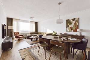 Wohnen mit Komfort: Hochwertige 4-Zimmer-Wohnung mit Einbauküche, Balkon & Garage in Regensburg!