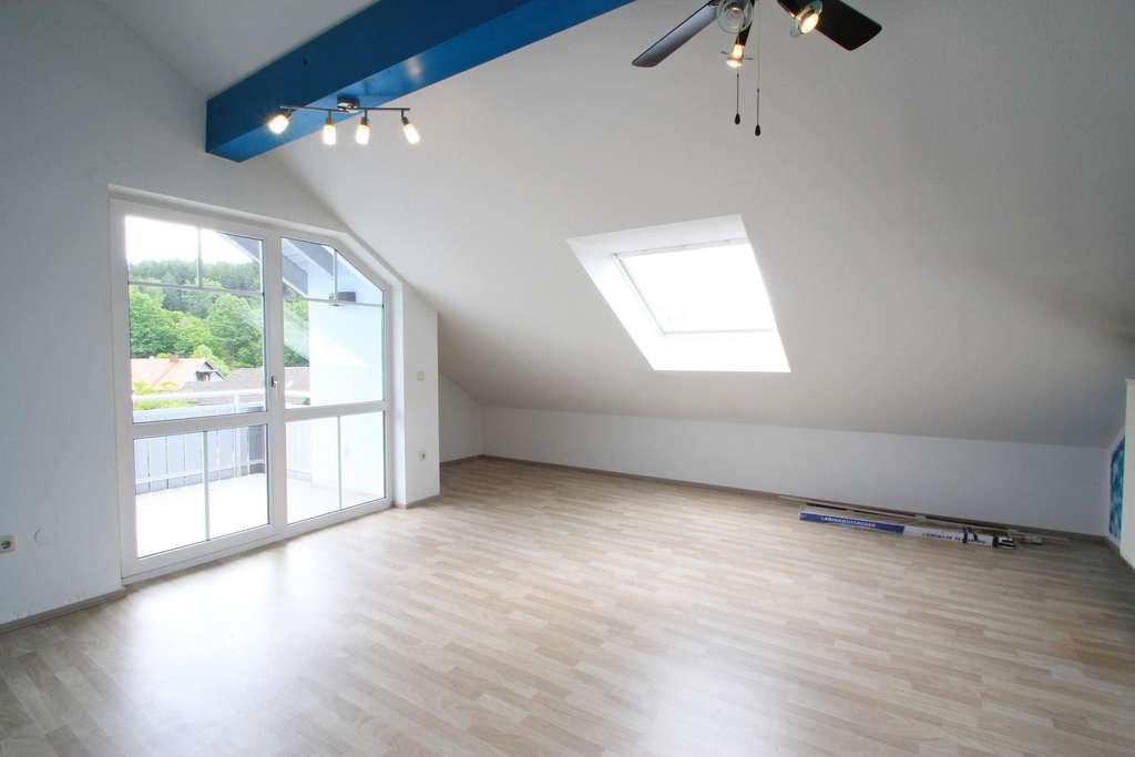 Immobilie in Thannhausen - Ansprechende 2-ZKB in Split-Level-Bauweise mit Blick ins das Mindeltal - Bild 2