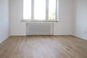 Von Privat: 3-Zimmer-Wohnung, Parkett, Balkon, Badewanne+Dusche