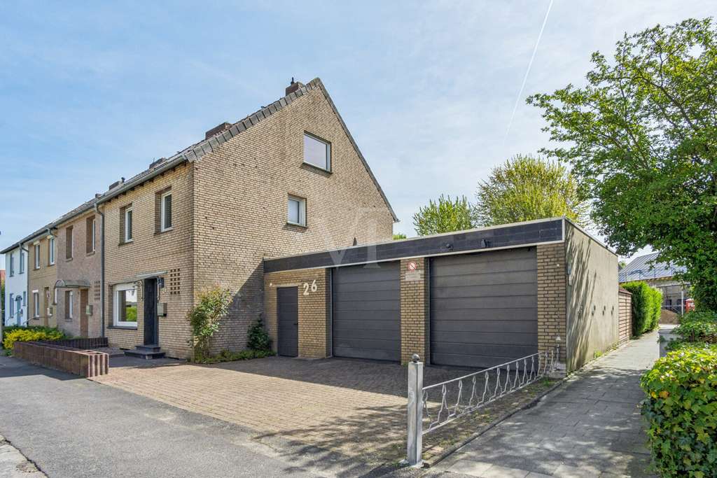 Immobilie in Rheine - Reihenendhaus mit großem Grundstück, Pool und wohnmobilgeeigneter Doppelgarage - Bild 1