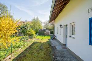 Idyllisch gelegen & großzügig geschnitten – Zweifamilienhaus mit Charme in Issing – Die vollständige Adresse der Immobilie erhältst du vom Anbieter., 86946 Vilgertshofen – Vorschaubild 2