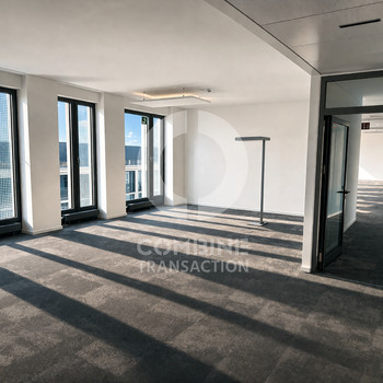 Hochwertige Büroflächen mit ansprechender Glasfassade. combine Transaction