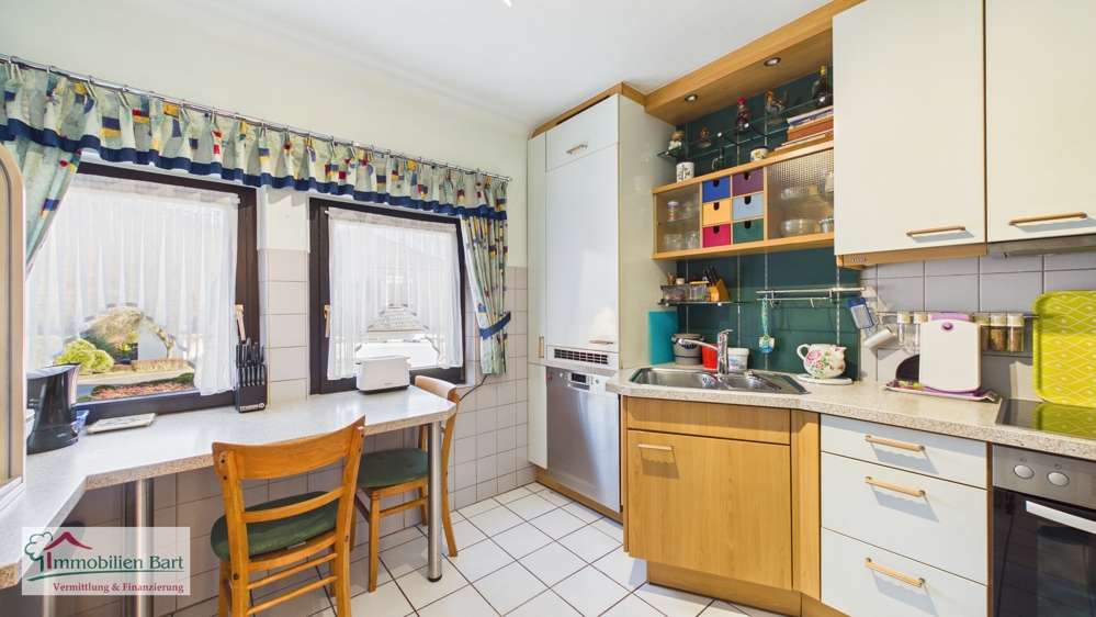 Immobilie in Mettlach - BETHINGEN: GEPFLEGTES WOHNHAUS MIT 2 WOHNUNGEN / 3 GARAGEN / 2 CARPORTSTELLPLÄTZE - Bild 6