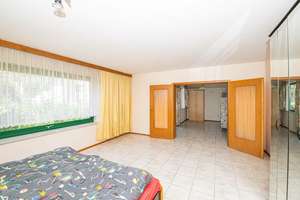 Freiraum und Vielfalt: Einfamilienhaus mit Einliegerwohnung und Garten – Die vollständige Adresse der Immobilie erhältst du vom Anbieter., 93413 Cham – Vorschaubild 18