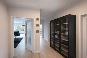 90 m² Wohnkomfort: Helle 3-Zimmer-Wohnung mit Balkon in Köln-Junkersdorf – Die vollständige Adresse der Immobilie erhältst du vom Anbieter., 50858 Junkersdorf, Köln – Vorschaubild 4