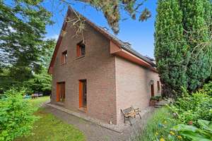 Familiengeeignetes Einfamilienhaus mit 5 Zimmern und wunderschönem Garten im Südosten Berlins – Die vollständige Adresse der Immobilie erhältst du vom Anbieter., 12557 Köpenick, Berlin – Vorschaubild 2