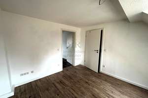 Ausgefallene Dachgeschosswohnung in Gelsenkirchen-Bismarck – Die vollständige Adresse der Immobilie erhältst du vom Anbieter., 45889 Bismarck, Gelsenkirchen – Vorschaubild 3