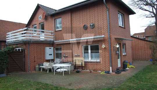 Bild von ***Solides Zweifamilienwohnhaus mit Photovoltaik-Anlage, Garage und parkartigem Grundstück***