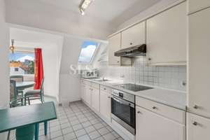 Helle Dachgeschosswohnung mit Loggia und viel zusätzlicher wohnlicher Nutzfläche im Dachgeschoss – Die vollständige Adresse der Immobilie erhältst du vom Anbieter., 40470 Rath, Düsseldorf – Vorschaubild 9