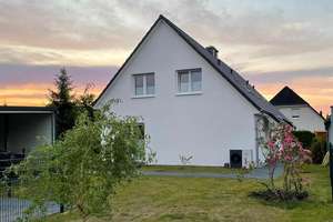 Gepflegte Doppelhaushälfte mit 3,5 Zimmern und Carport in Celle, Zweitbezug, frisch renoviert – Die vollständige Adresse der Immobilie erhältst du vom Anbieter., 29225 Celle – Vorschaubild 1