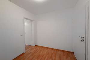Wohnen auf zwei Ebenen- charmante Maisonette-Wohnung mit Garten und Haus-im-Haus-Charakter – Die vollständige Adresse der Immobilie erhältst du vom Anbieter., 81825 Gartenstadt Trudering, München – Vorschaubild 11