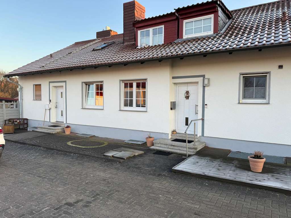 Immobilie in Burghaun - Modernes Mehrfamilienanwesen mit Gästehaus, Lagerflächen ~ Ideal für Pferd und Reiter ~ - Bild 0