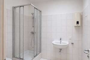 Genießen Sie den Sommer auf Ihrem großen Balkon! Schöne, moderne Dachgeschosswohnung mit Aufzug – Die vollständige Adresse der Immobilie erhältst du vom Anbieter., 47059 Kaßlerfeld, Duisburg – Vorschaubild 11