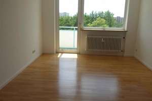 Geschmackvolle 3-Raum-Wohnung mit Balkon und EBK in München Perlach – Kar-Marx-Ring 94, 81735 Neuperlach, München – Vorschaubild 4