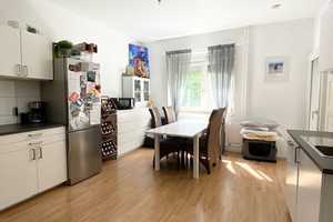 * ab 01.08. frei * großzügige 2-Zimmer,  große Wohnküche, Tageslichtbad, Balkon – Fröbelstr. 94, 47053 Duisburg – Vorschaubild 2