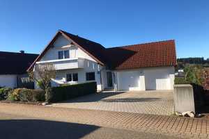 Geräumiges, Zweifamilienhaus mit Anliegerwohnung in Waldachtal – Freudenstadt (Kreis) – Vorschaubild 1