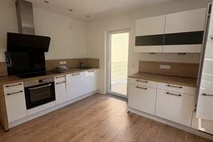 Sanierte 3 Zimmer Wohnung mit Balkon und Einbauküche