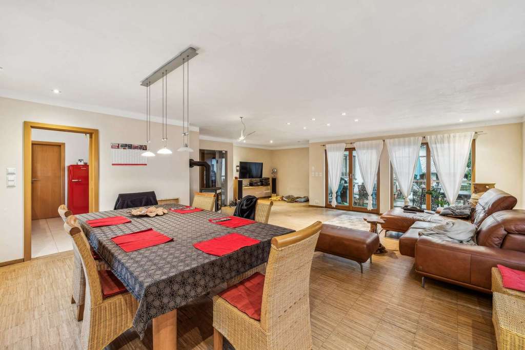 Immobilie in Achern - Großzügiges Einfamilienhaus / Mehrgenerationenhaus in Achern-Önsbach - Bild 2