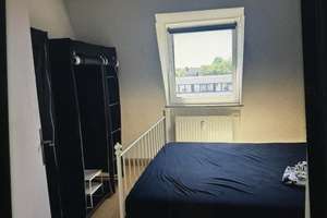 Kleine DG Wohnung (3.OG) in Essen Rüttenscheid teilmöbliert mit kleiner Single Küche. – Eleonorastraße 27, 45136 Rüttenscheid, Essen – Vorschaubild 4