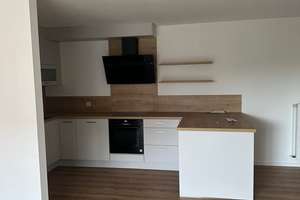 Moderne Wohnung mit Balkon, Einbauküche und PKW-Stellplatz – Neinstedter Straße 28b, 39118 Lemsdorf, Magdeburg – Vorschaubild 2