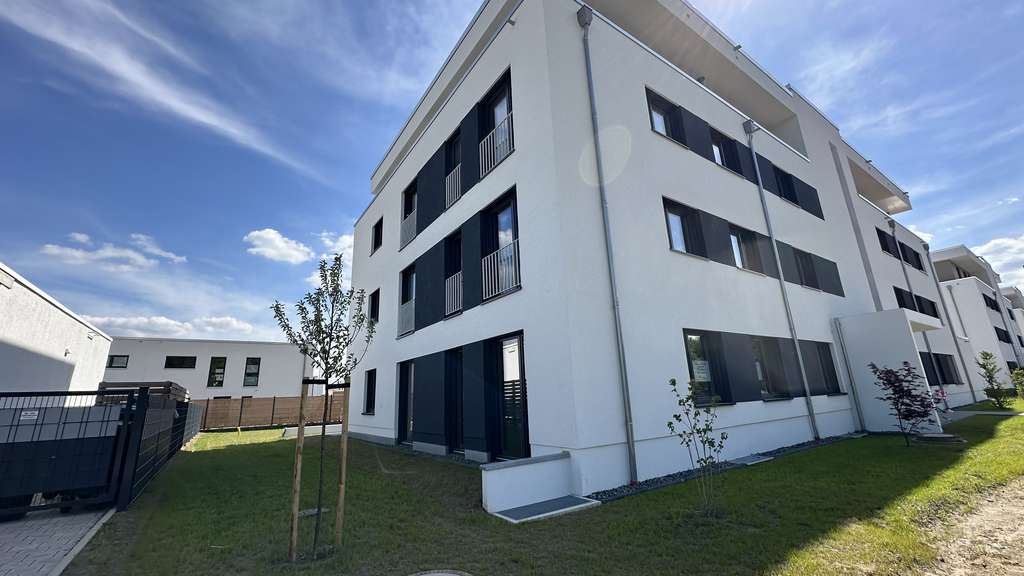 Hochwertig ausgestattete 3-Zimmer-Wohnung mit Terrasse und eigenem großen Gartenanteil!