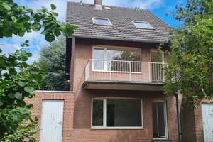 Freistehendes Einfamilienhaus mit 2 Garagen in ruhiger schöner Lage in Meeebusch Lank. 017647372433 – Die vollständige Adresse der Immobilie erhältst du vom Anbieter., 40668 Meerbusch – Vorschaubild 2